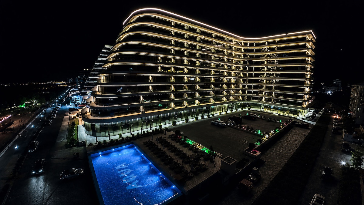 AC-234-Silver Shadow Collection (89 SQM 1BD City View) — Apartament — închiriere de vacanță cu vedere la oraș în Aqua Cullinan Resort & SPA, Mamaia Nord, Constanța, România — fotografia principală a proprietății | Aqua Vista Rentals