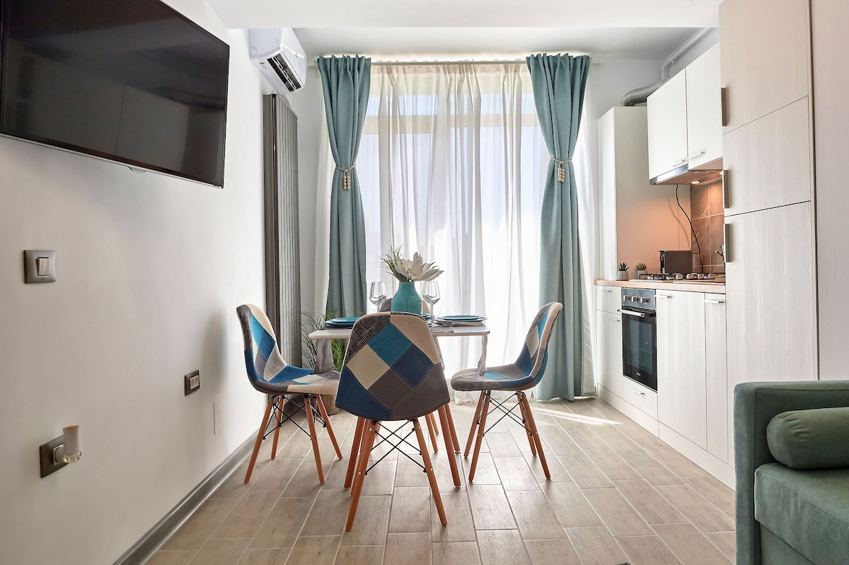 Summer Studio Spa n Pools beach resort — Studio — sea-view vacation rental at Alezzi Beach Resort, Mamaia Nord, Constanța, Romania — property photo 4 | Aqua Vista Rentals
