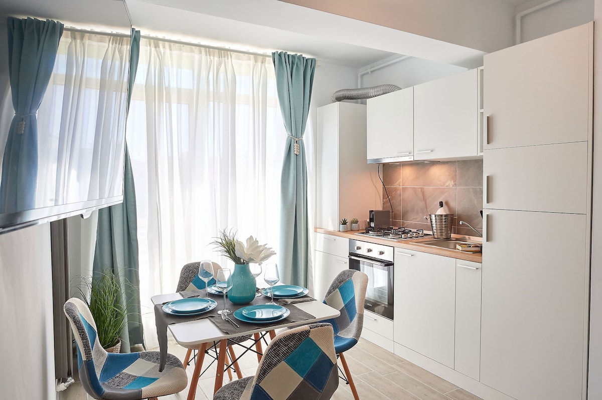Summer Studio Spa n Pools beach resort — Studio — sea-view vacation rental at Alezzi Beach Resort, Mamaia Nord, Constanța, Romania — property photo 8 | Aqua Vista Rentals