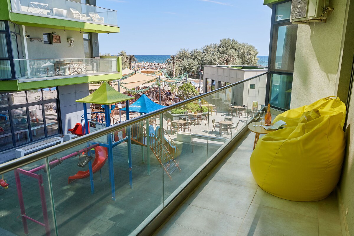 Apartament El Capitan - Spa n Pool Beach Resort, vedere la mare, 2 camere — Apartment — sea-view vacation rental at Alezzi Beach Resort, Mamaia Nord, Constanța, Romania — main property photo | Aqua Vista Rentals