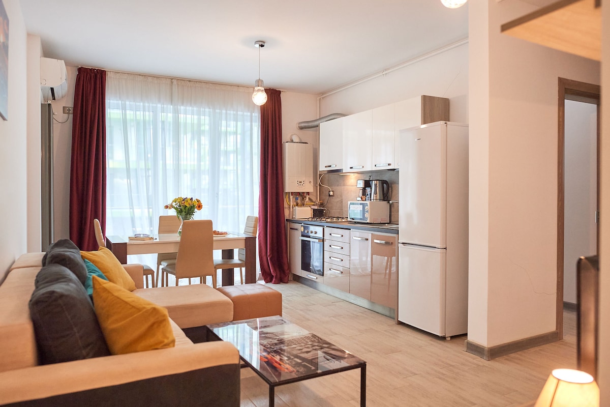 Glamour Sea view Family Apartment 02- Spa n Pools Resort — Apartment — sea-view vacation rental at Alezzi Beach Resort, Mamaia Nord, Constanța, Romania — property photo 3 | Aqua Vista Rentals