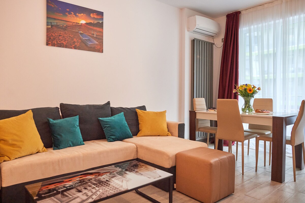 Glamour Sea view Family Apartment 02- Spa n Pools Resort — Apartment — sea-view vacation rental at Alezzi Beach Resort, Mamaia Nord, Constanța, Romania — property photo 4 | Aqua Vista Rentals
