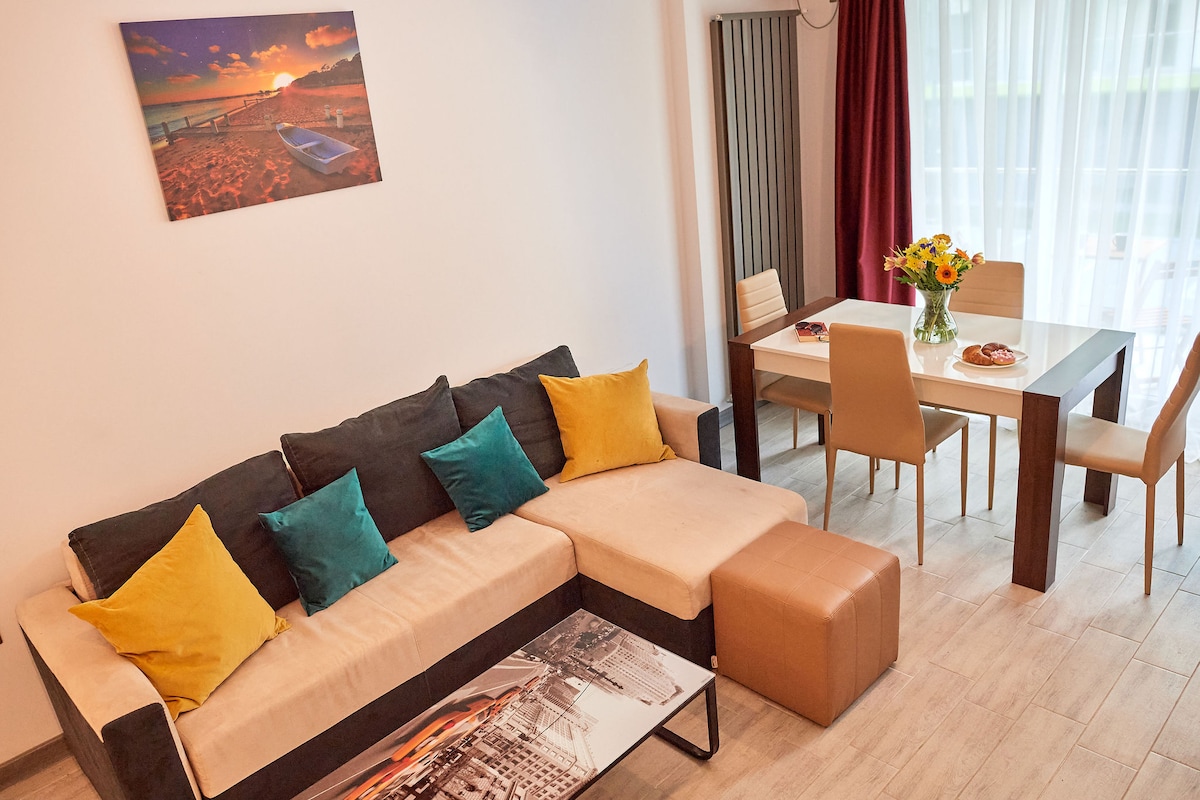 Glamour Sea view Family Apartment 02- Spa n Pools Resort — Apartment — sea-view vacation rental at Alezzi Beach Resort, Mamaia Nord, Constanța, Romania — property photo 6 | Aqua Vista Rentals