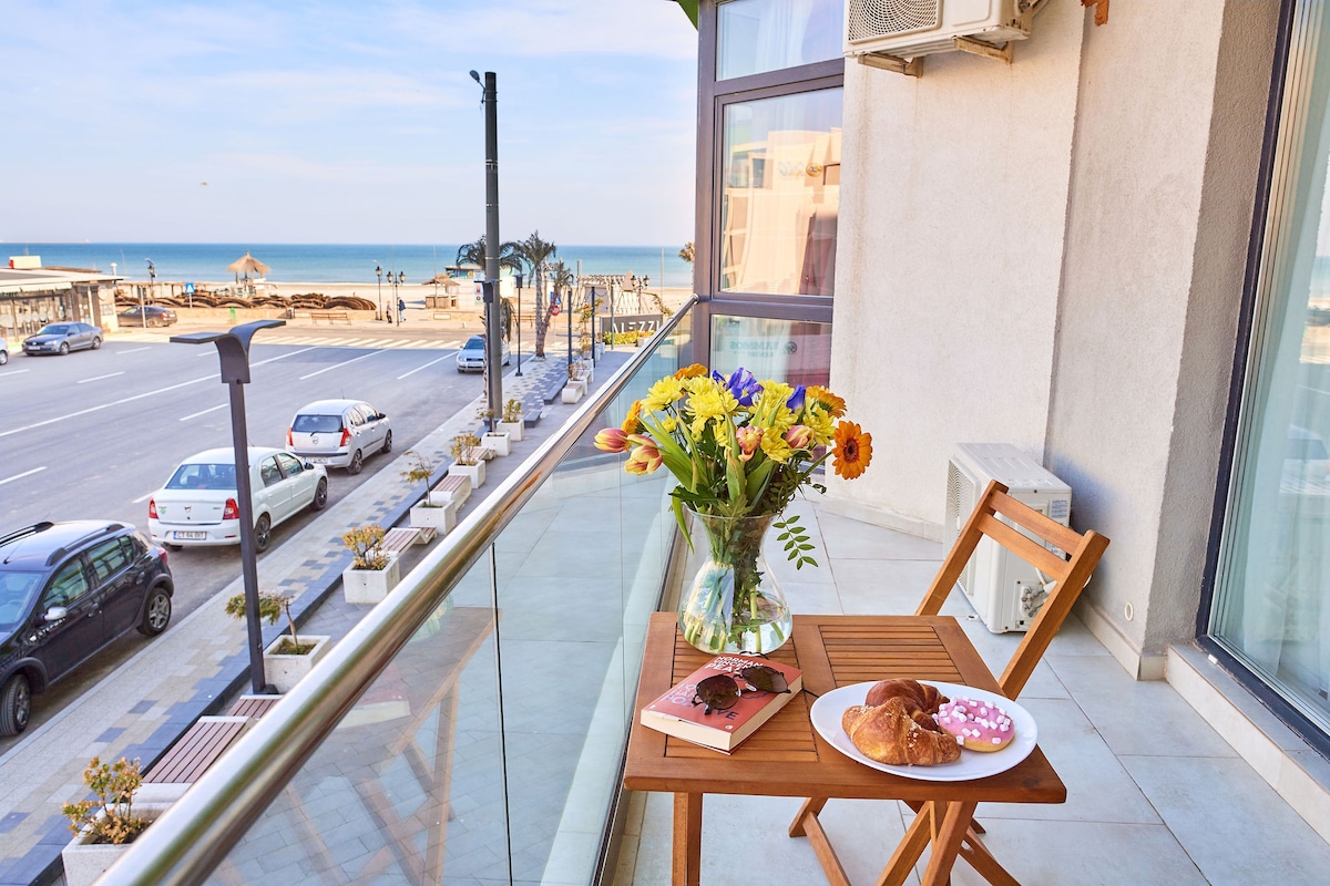 Glamour Sea view Family Apartment 03 - Spa n Pools Resort — Apartment — sea-view vacation rental at Alezzi Beach Resort, Mamaia Nord, Constanța, Romania — property photo 3 | Aqua Vista Rentals