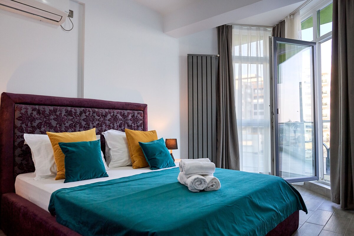 Glamour Sea view Family Apartment 03 - Spa n Pools Resort — Apartment — sea-view vacation rental at Alezzi Beach Resort, Mamaia Nord, Constanța, Romania — property photo 8 | Aqua Vista Rentals