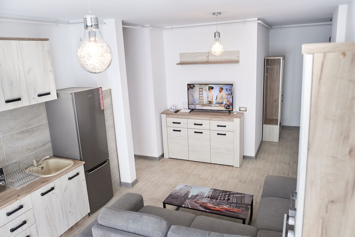 Glamour Sea view Family Apartment 10 - Spa n Pools Resort — Apartment — sea-view vacation rental at Alezzi Beach Resort, Mamaia Nord, Constanța, Romania — property photo 4 | Aqua Vista Rentals