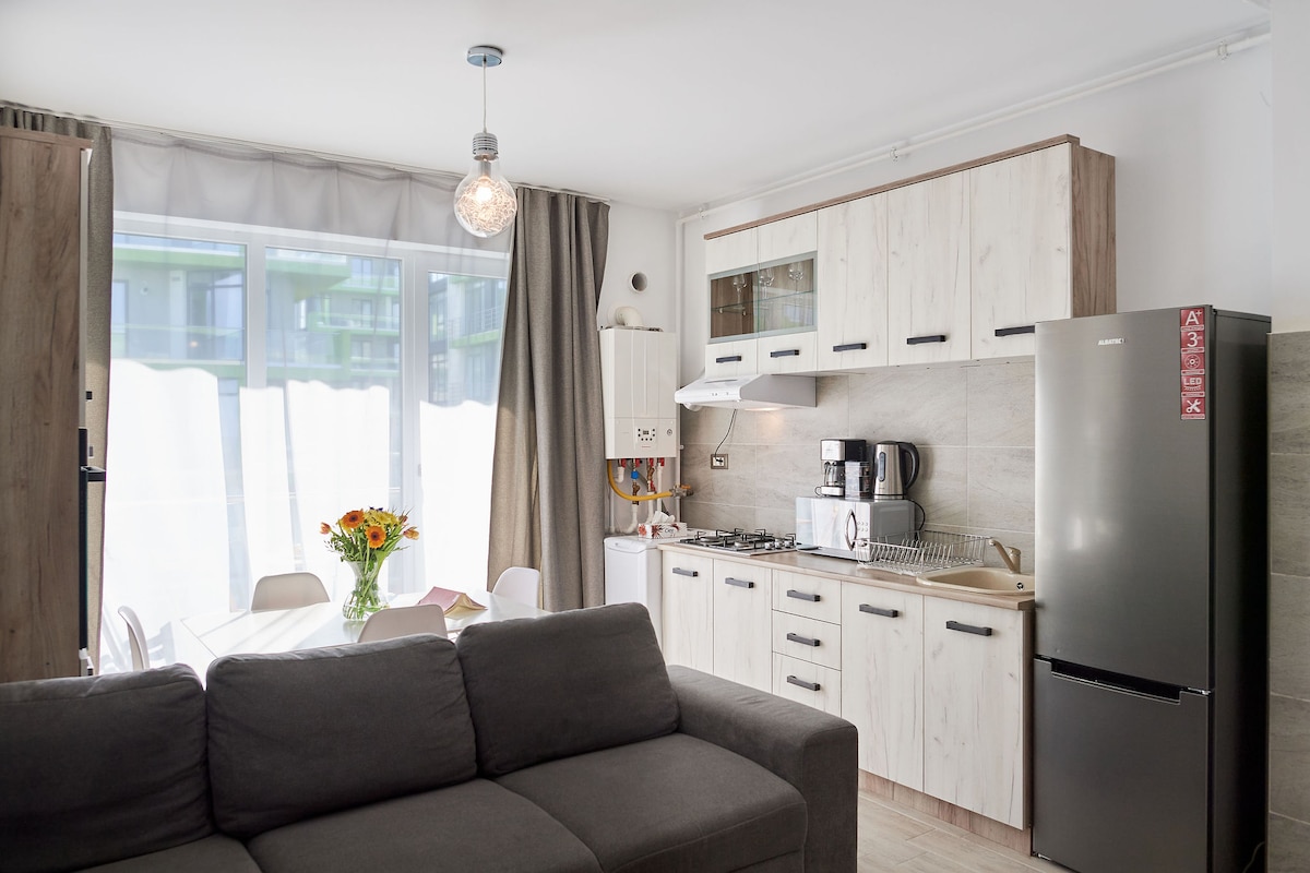 Glamour Sea view Family Apartment 10 - Spa n Pools Resort — Apartment — sea-view vacation rental at Alezzi Beach Resort, Mamaia Nord, Constanța, Romania — property photo 5 | Aqua Vista Rentals