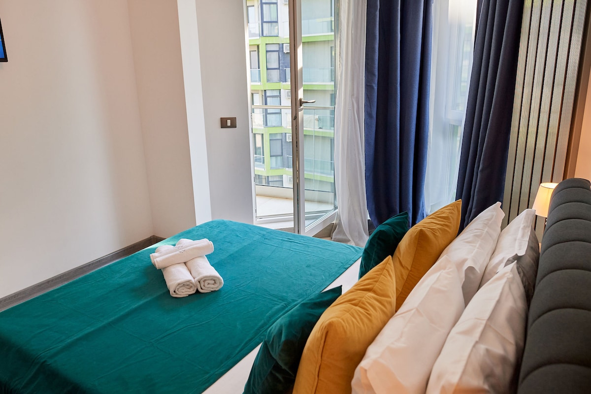 Glamour Sea view Family Apartment 10 - Spa n Pools Resort — Apartment — sea-view vacation rental at Alezzi Beach Resort, Mamaia Nord, Constanța, Romania — property photo 8 | Aqua Vista Rentals
