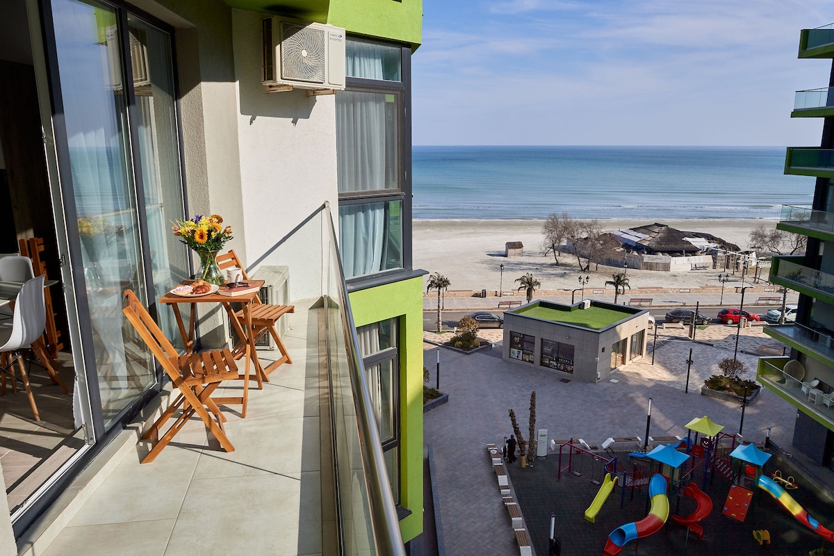Glamour Sea view Family Apartment 34- Spa n Pools Resort — Apartament — închiriere de vacanță cu vedere la mare în Alezzi Beach Resort, Mamaia Nord, Constanța, România — fotografia principală a proprietății | Aqua Vista Rentals