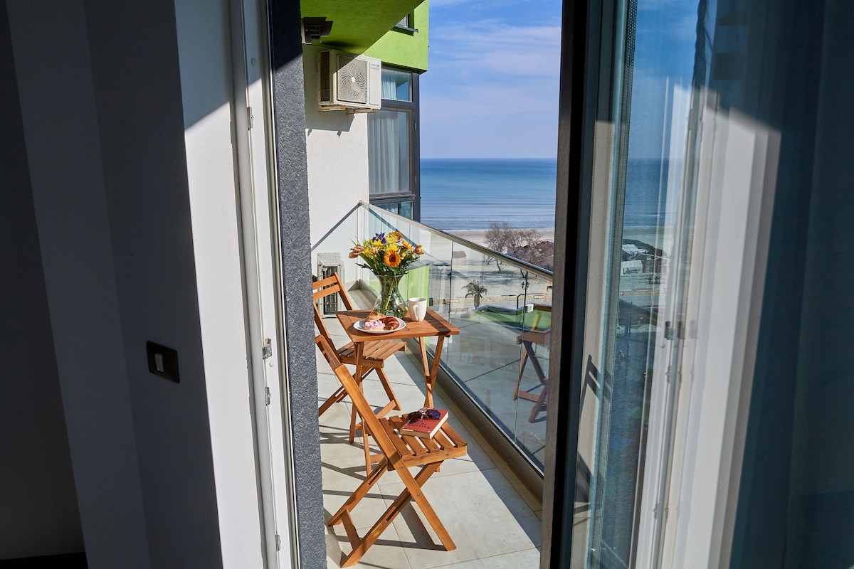 Glamour Sea view Family Apartment 34- Spa n Pools Resort — Apartament — închiriere de vacanță cu vedere la mare în Alezzi Beach Resort, Mamaia Nord, Constanța, România — fotografia 7 a proprietății | Aqua Vista Rentals