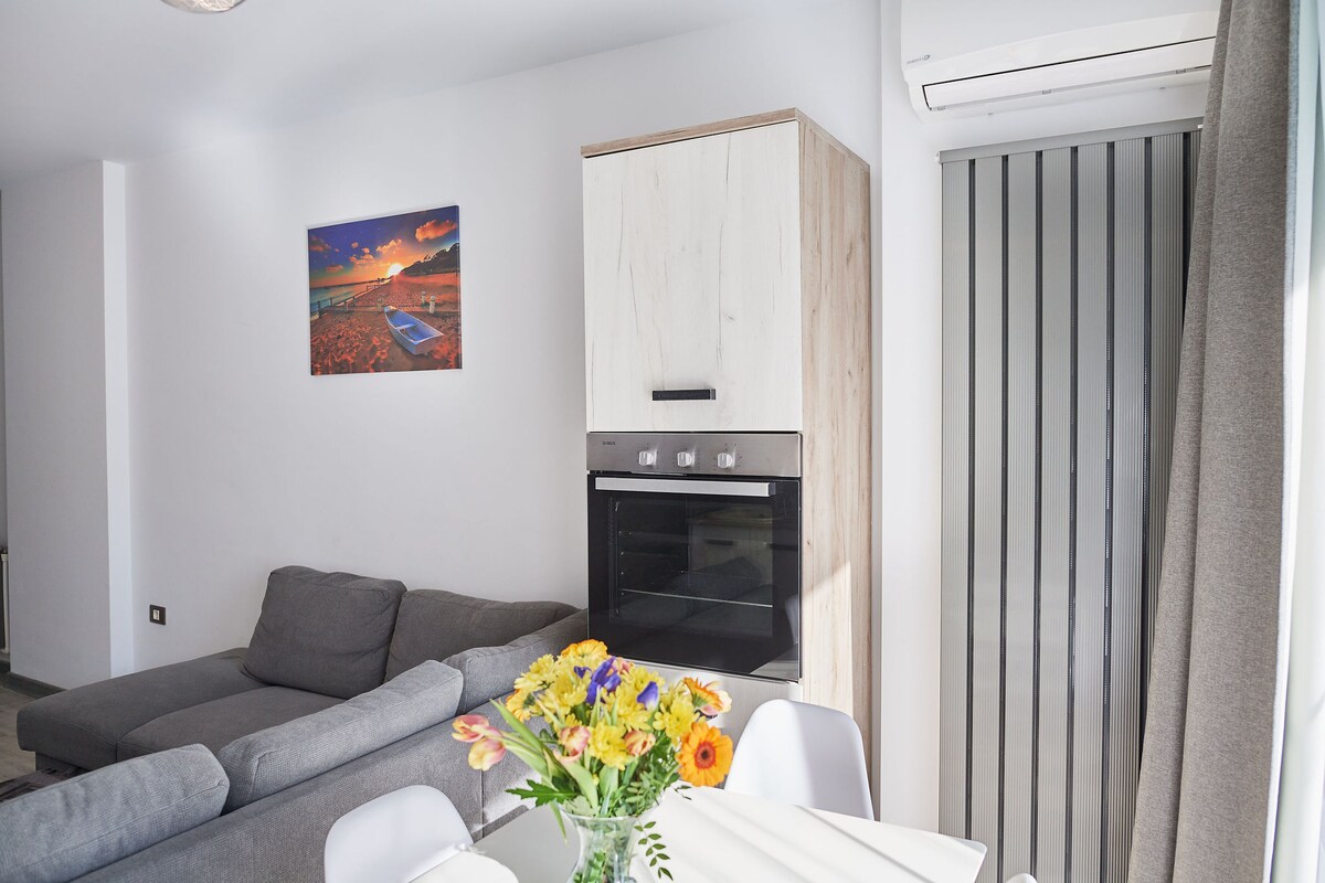 Glamour Sea view Family Apartment 34- Spa n Pools Resort — Apartament — închiriere de vacanță cu vedere la mare în Alezzi Beach Resort, Mamaia Nord, Constanța, România — fotografia 8 a proprietății | Aqua Vista Rentals