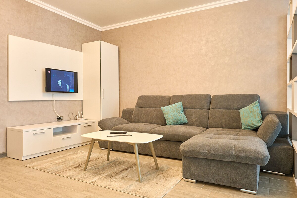 MoonStar Apartment - Spa n Pools beach Resort — Apartment — sea-view vacation rental at Alezzi Beach Resort, Mamaia Nord, Constanța, Romania — property photo 3 | Aqua Vista Rentals