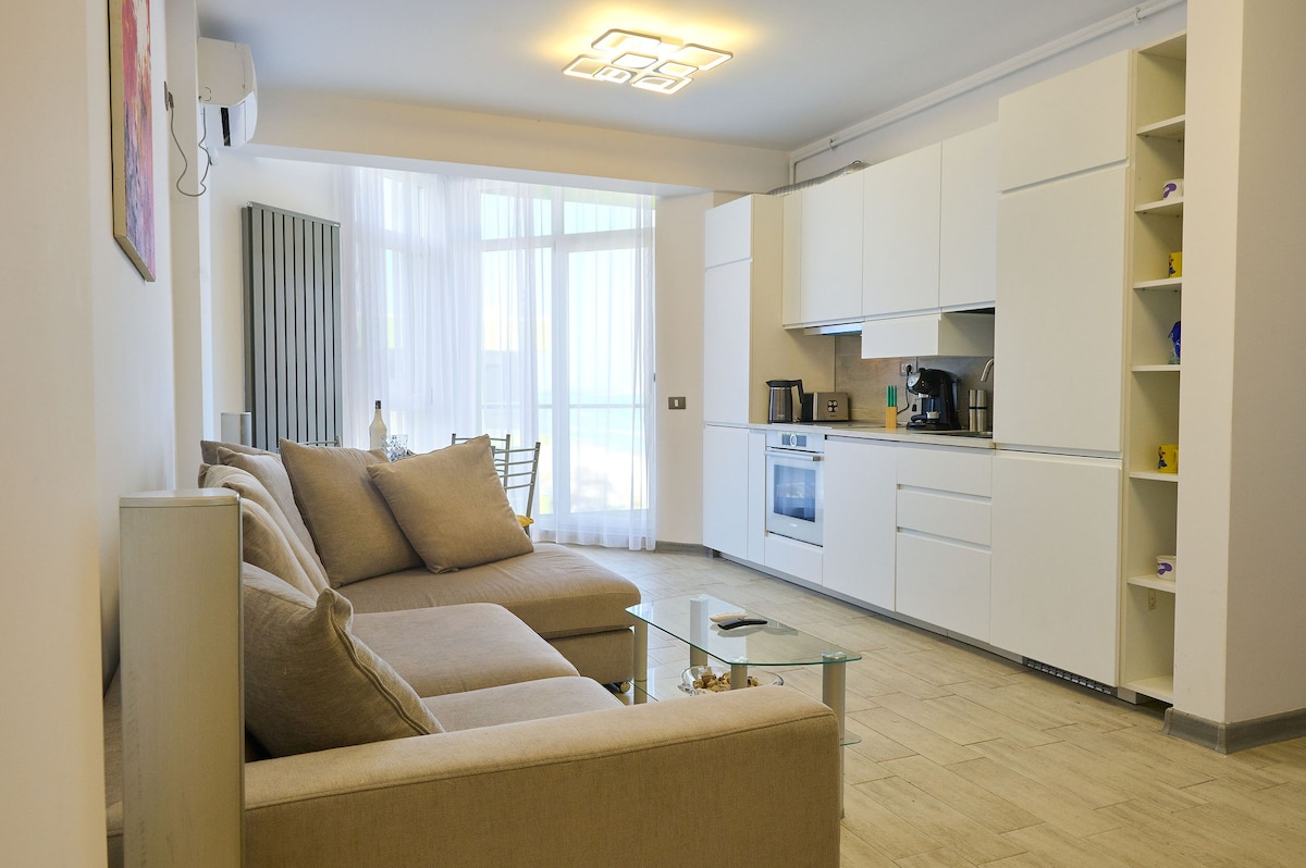 Crazy Sea View 2BR Apartment Spa Pools Resort- Parking — Apartment — sea-view vacation rental at Alezzi Beach Resort, Mamaia Nord, Constanța, Romania — property photo 5 | Aqua Vista Rentals