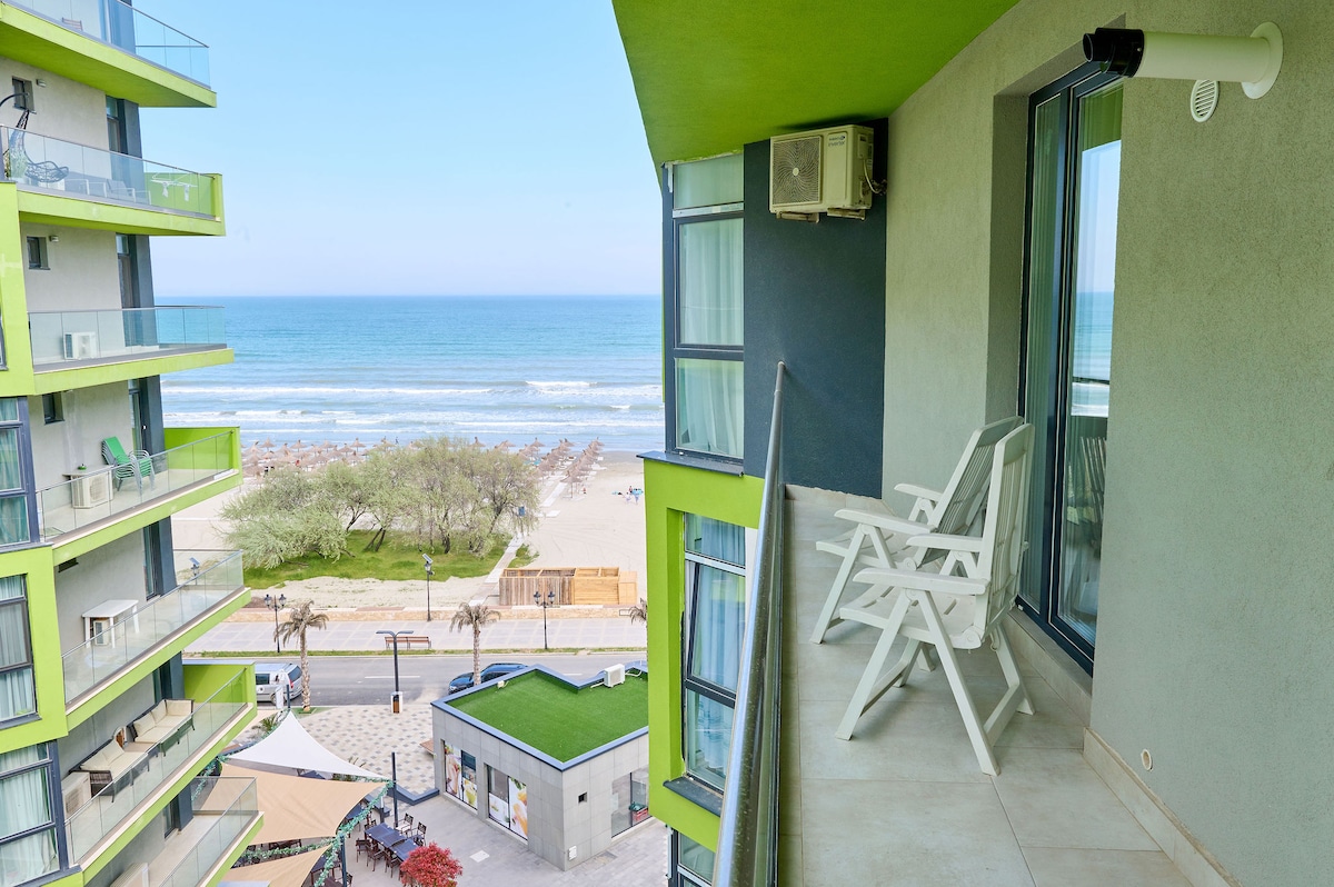 Crazy Sea View 1BR Apartment Spa Pools Resort — Apartament — închiriere de vacanță cu vedere la mare în Alezzi Beach Resort, Mamaia Nord, Constanța, România — fotografia principală a proprietății | Aqua Vista Rentals