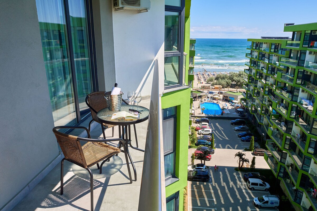 Rubic Apartment Spa n Pool beach Resort — Apartament — închiriere de vacanță cu vedere la mare în Alezzi Beach Resort, Mamaia Nord, Constanța, România — fotografia principală a proprietății | Aqua Vista Rentals