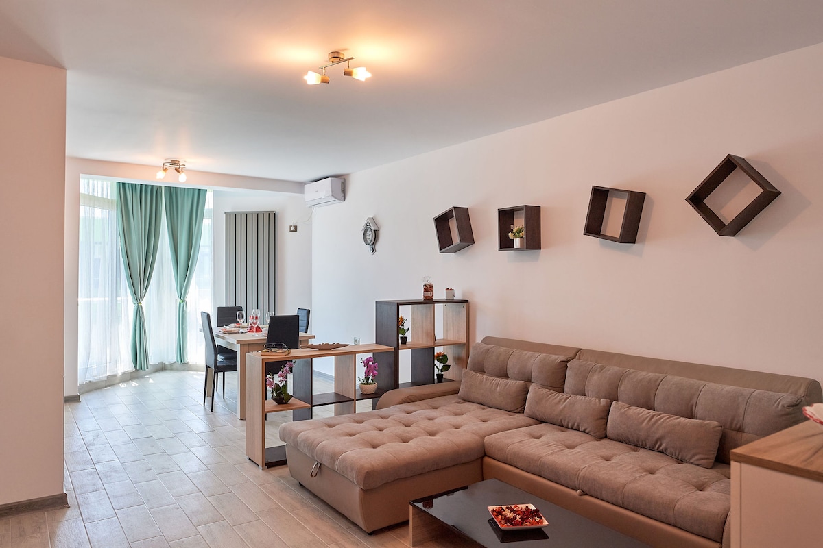 Rubic Apartment Spa n Pool beach Resort — Apartament — închiriere de vacanță cu vedere la mare în Alezzi Beach Resort, Mamaia Nord, Constanța, România — fotografia 4 a proprietății | Aqua Vista Rentals