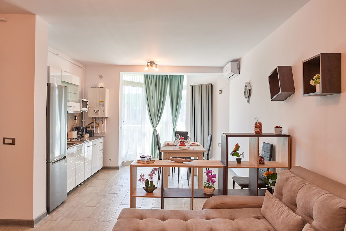 Rubic Apartment Spa n Pool beach Resort — Apartament — închiriere de vacanță cu vedere la mare în Alezzi Beach Resort, Mamaia Nord, Constanța, România — fotografia 5 a proprietății | Aqua Vista Rentals