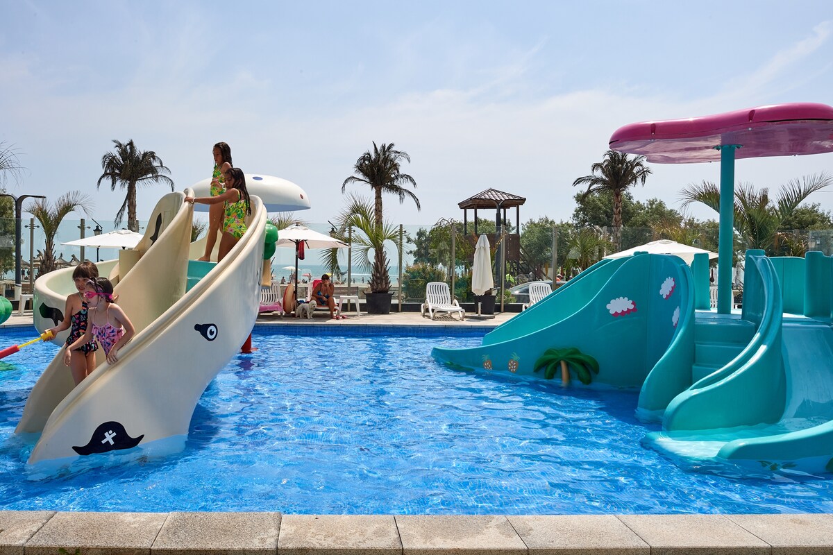Fancy apartment in Spa n Pool Beach resort — Apartament — închiriere de vacanță în Alezzi Beach Resort, Mamaia Nord, Constanța, România — fotografia 4 a proprietății | Aqua Vista Rentals