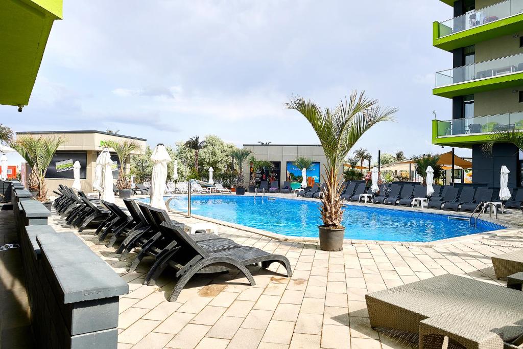 Bamboo sea view apartment - Spa Pools Resort and Parking — Apartment — sea-view vacation rental at Alezzi Beach Resort, Mamaia Nord, Constanța, Romania — main property photo | Aqua Vista Rentals