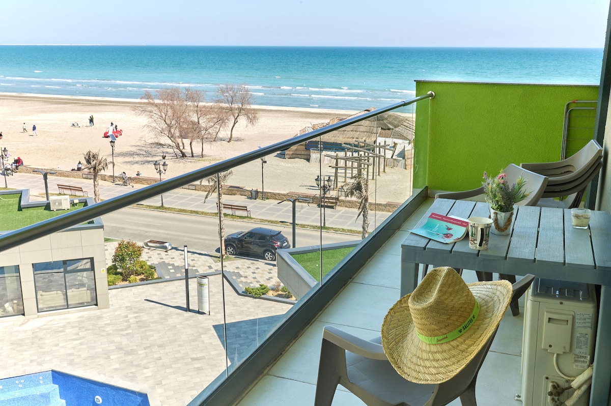 Glamour Red apartment 22 in Spa Pool resort — Apartament — închiriere de vacanță în Alezzi Beach Resort, Mamaia Nord, Constanța, România — fotografia principală a proprietății | Aqua Vista Rentals