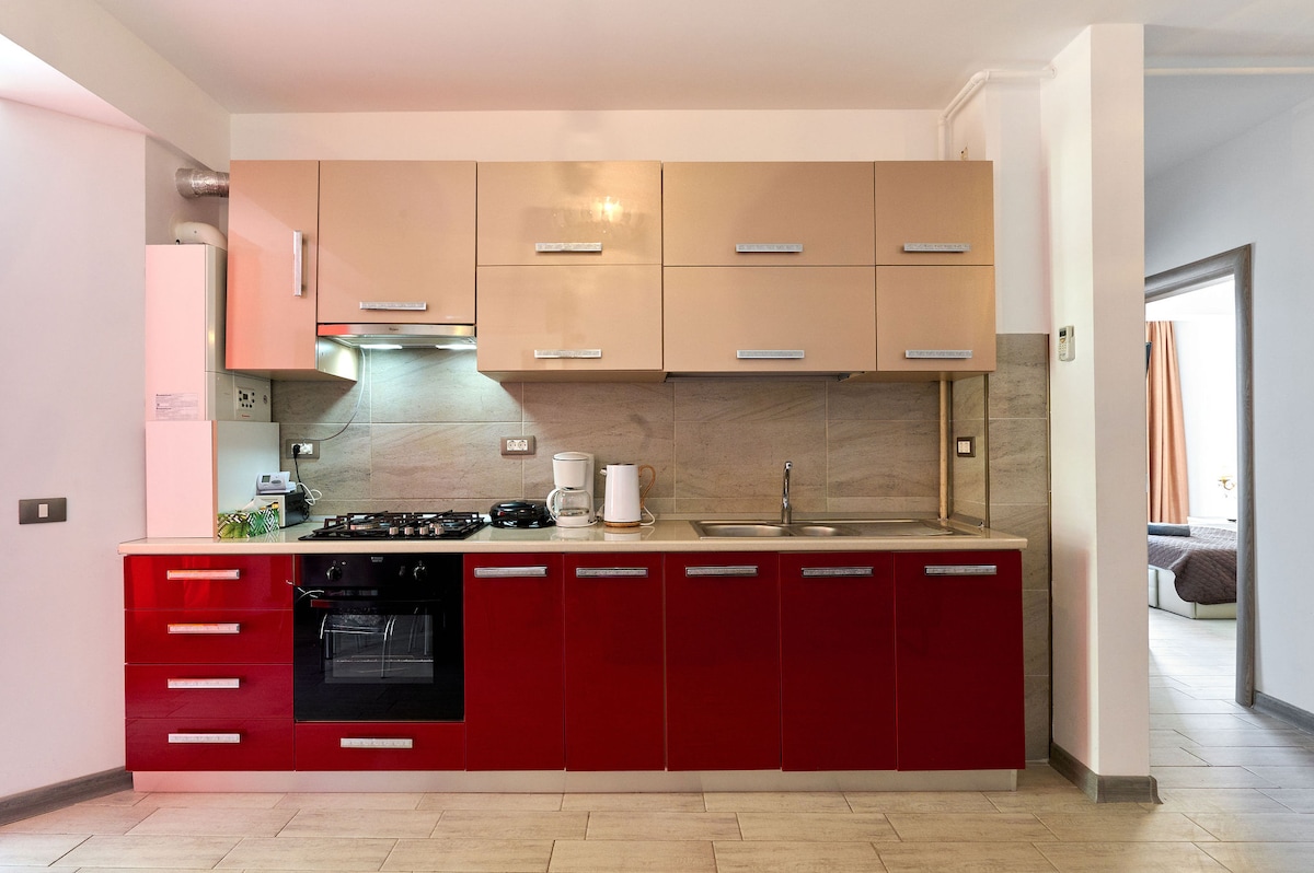 Glamour Red apartment 22 in Spa Pool resort — Apartament — închiriere de vacanță în Alezzi Beach Resort, Mamaia Nord, Constanța, România — fotografia 6 a proprietății | Aqua Vista Rentals