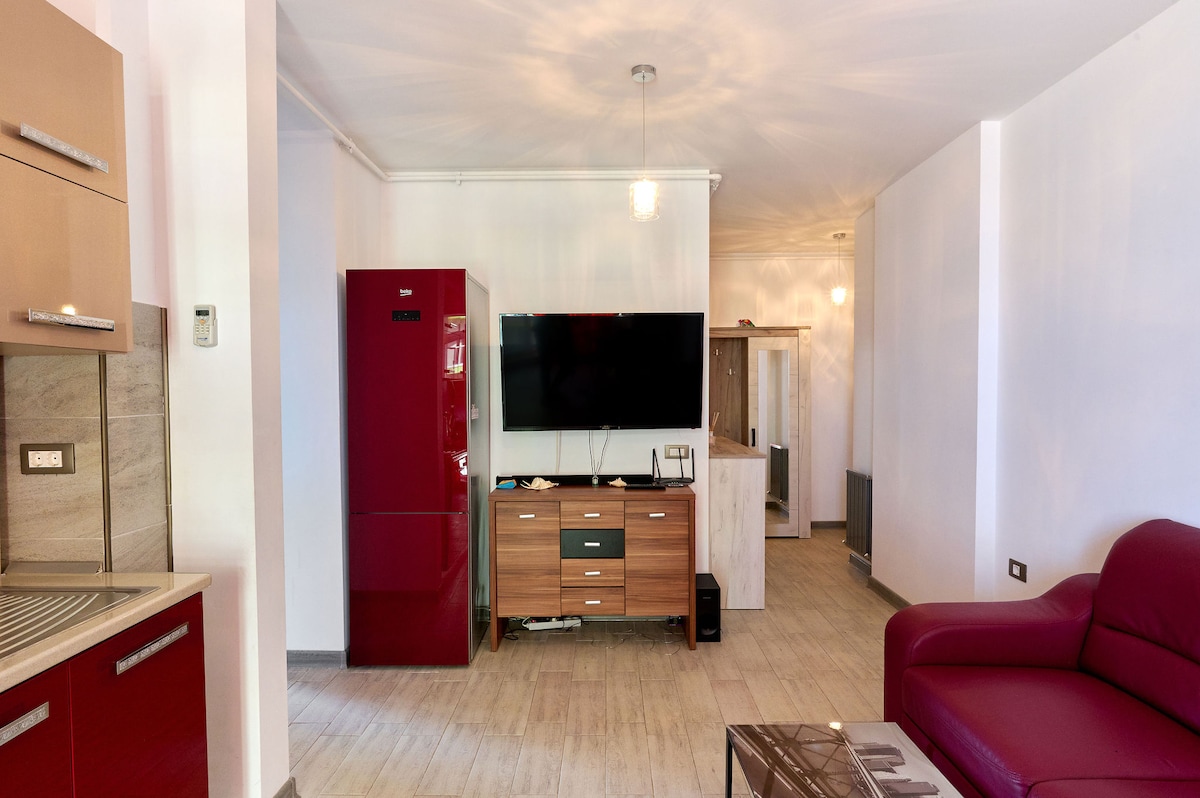 Glamour Red apartment 22 in Spa Pool resort — Apartament — închiriere de vacanță în Alezzi Beach Resort, Mamaia Nord, Constanța, România — fotografia 8 a proprietății | Aqua Vista Rentals