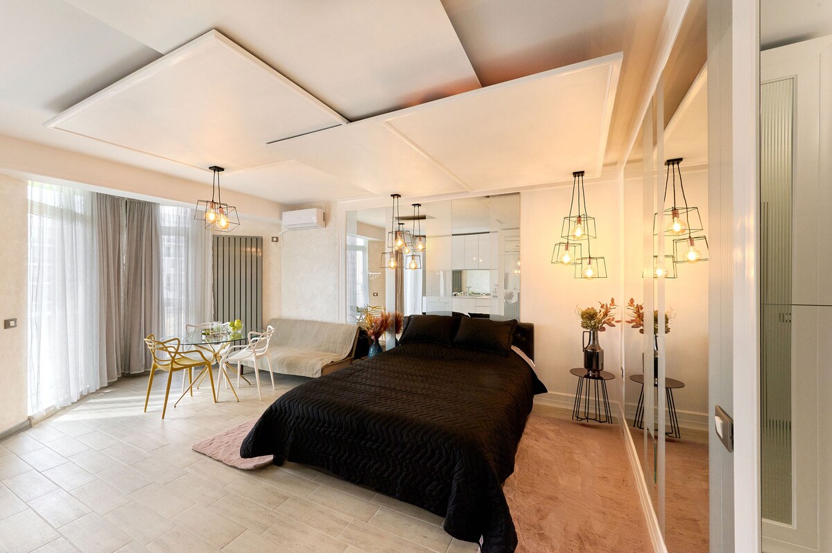 Fantasy studio- Spa n Pools beach resort — Studio — închiriere de vacanță în Alezzi Beach Resort, Mamaia Nord, Constanța, România — fotografia principală a proprietății | Aqua Vista Rentals