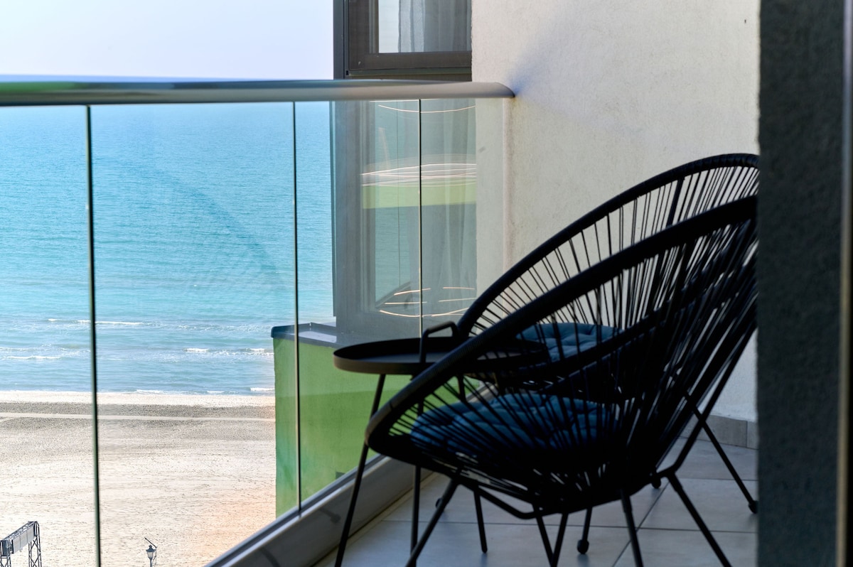Rainbow sea view apartment Spa n Pool resort - parking — Apartament — închiriere de vacanță cu vedere la mare în Alezzi Beach Resort, Mamaia Nord, Constanța, România — fotografia principală a proprietății | Aqua Vista Rentals