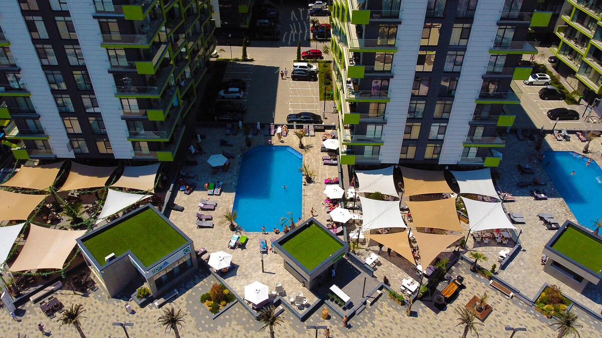 Rainbow sea view apartment Spa n Pool resort - parking — Apartament — închiriere de vacanță cu vedere la mare în Alezzi Beach Resort, Mamaia Nord, Constanța, România — fotografia 5 a proprietății | Aqua Vista Rentals