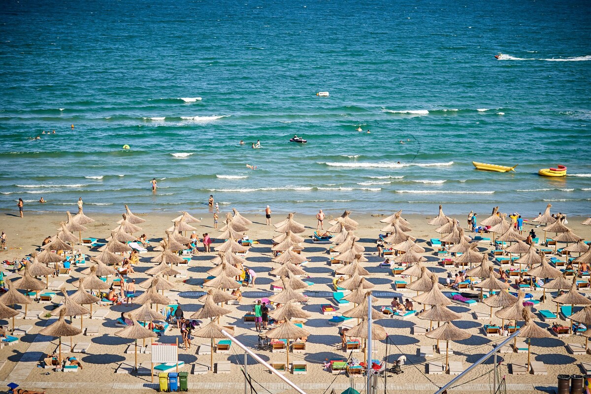 Rainbow sea view apartment Spa n Pool resort - parking — Apartament — închiriere de vacanță cu vedere la mare în Alezzi Beach Resort, Mamaia Nord, Constanța, România — fotografia 7 a proprietății | Aqua Vista Rentals