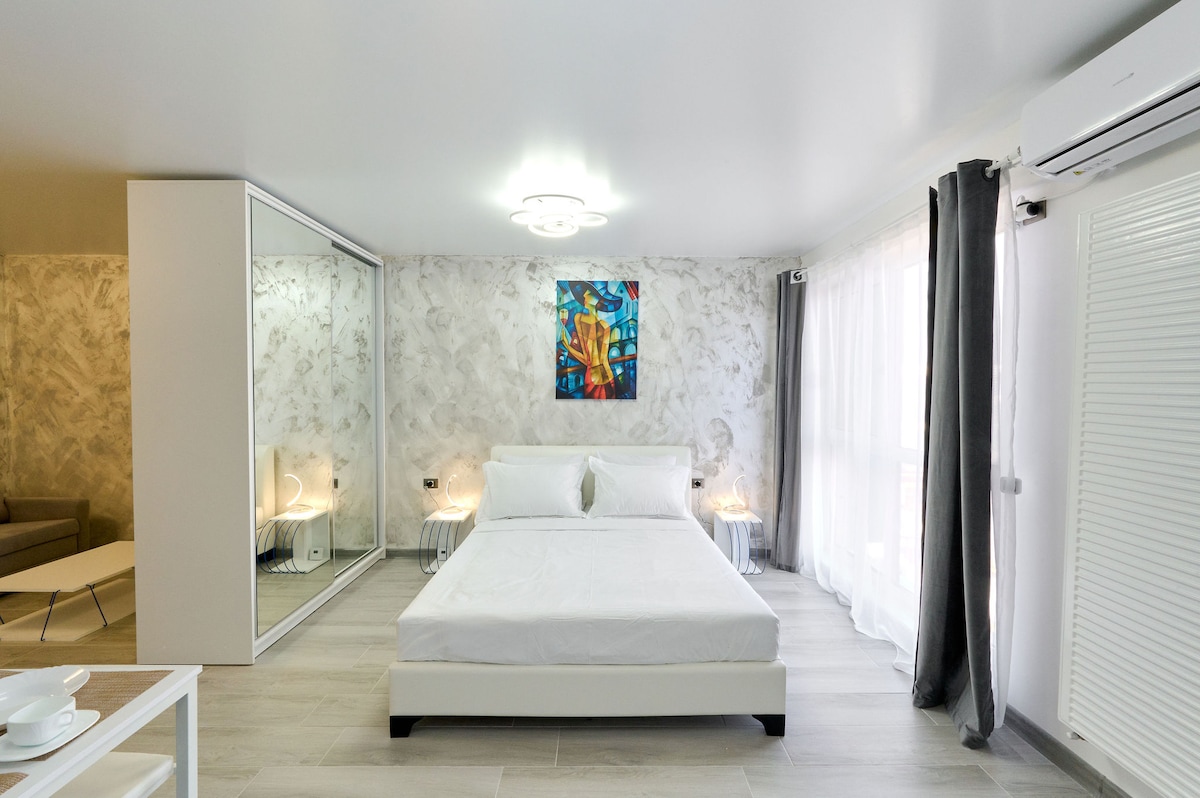 Color Studio 134 in Nord10 Pool & playground — Studio — închiriere de vacanță în Nord10 by Alezzi, Mamaia Nord, Constanța, România — fotografia 3 a proprietății | Aqua Vista Rentals