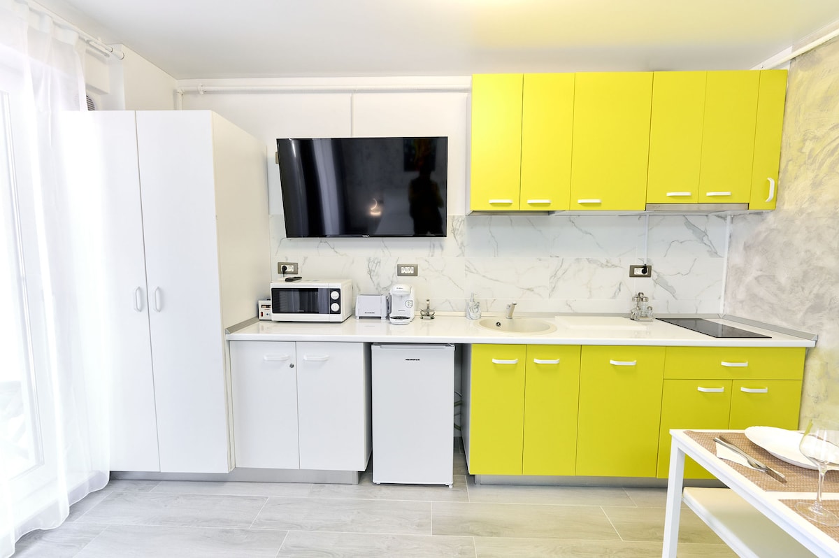 Color Studio 56 in Nord10 - Pool & playground — Studio — închiriere de vacanță în Nord10 by Alezzi, Mamaia Nord, Constanța, România — fotografia 3 a proprietății | Aqua Vista Rentals
