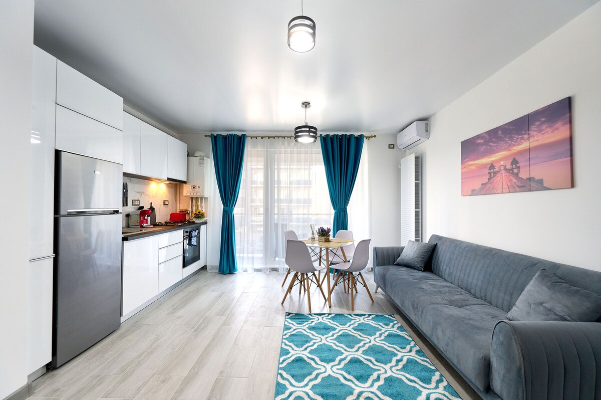 Turquoise Apartment Nord10 - Pool n Parking — Apartament — închiriere de vacanță în Nord10 by Alezzi, Mamaia Nord, Constanța, România — fotografia principală a proprietății | Aqua Vista Rentals