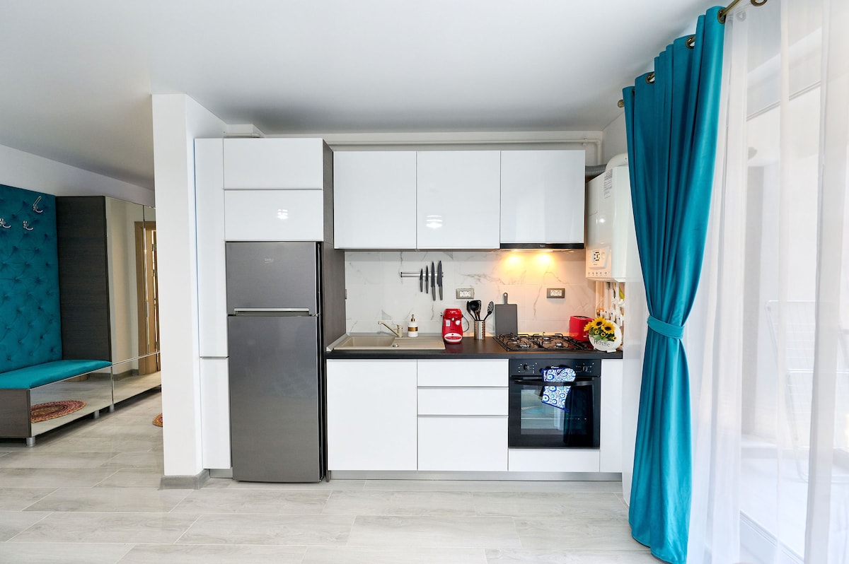 Turquoise Apartment Nord10 - Pool n Parking — Apartament — închiriere de vacanță în Nord10 by Alezzi, Mamaia Nord, Constanța, România — fotografia 4 a proprietății | Aqua Vista Rentals