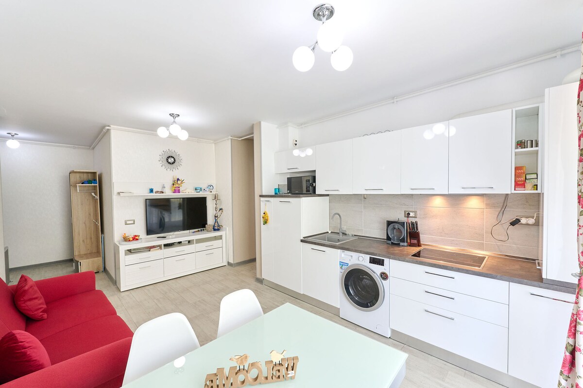 Redmarine Apartment- Spa n Pool resort- parking — Apartment — vacation rental at Alezzi Beach Resort, Mamaia Nord, Constanța, Romania — property photo 4 | Aqua Vista Rentals