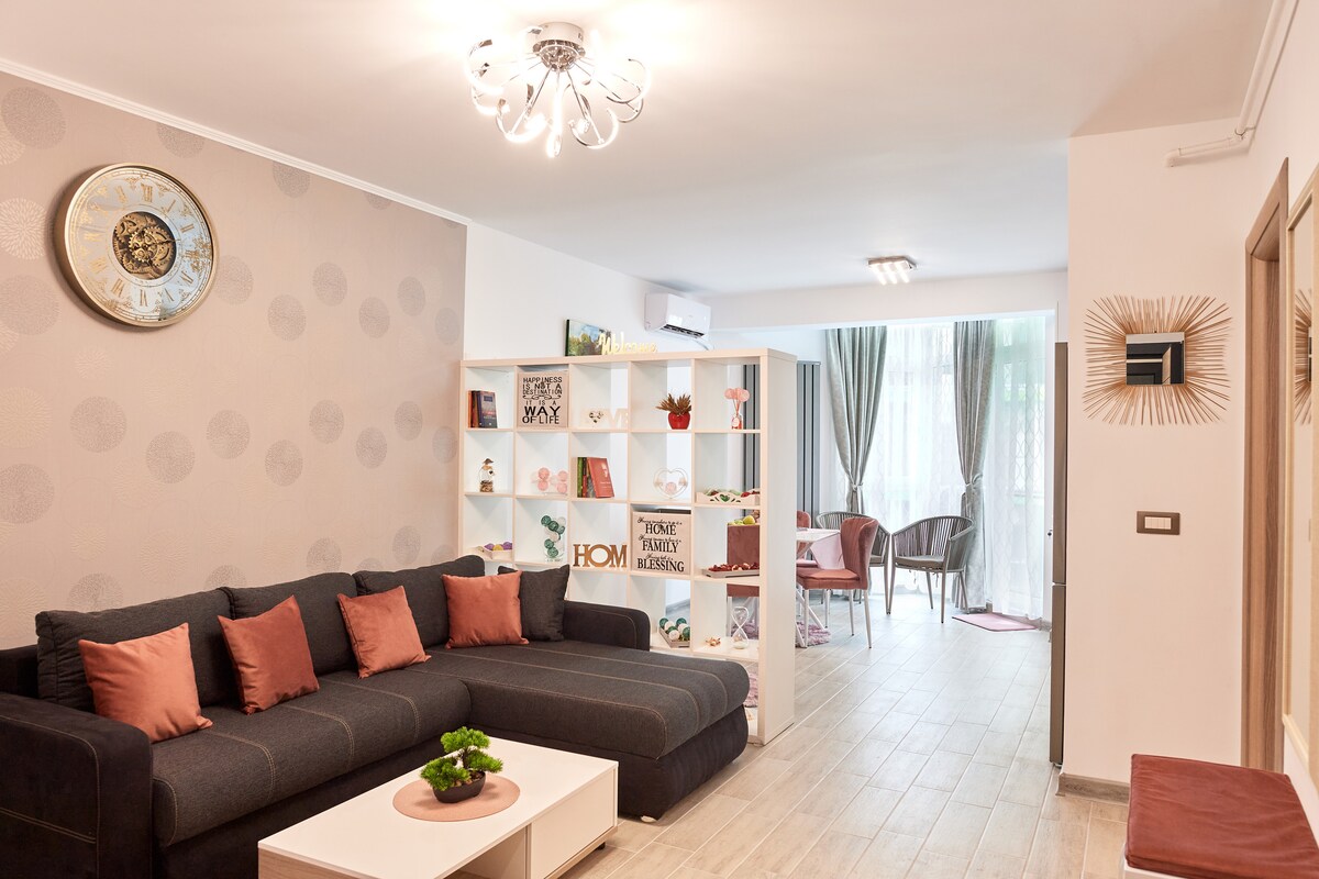 Sun Fantasea Apartment Spa n Pool Beach resort — Apartment — sea-view vacation rental at Alezzi Beach Resort, Mamaia Nord, Constanța, Romania — property photo 2 | Aqua Vista Rentals