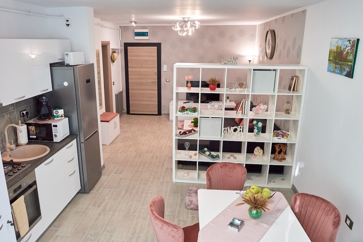 Sun Fantasea Apartment Spa n Pool Beach resort — Apartment — sea-view vacation rental at Alezzi Beach Resort, Mamaia Nord, Constanța, Romania — property photo 5 | Aqua Vista Rentals
