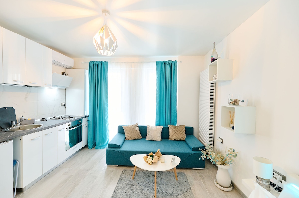 Blue wave Studio in Nord10 - pool n playground — Studio — închiriere de vacanță în Nord10 by Alezzi, Mamaia Nord, Constanța, România — fotografia 4 a proprietății | Aqua Vista Rentals
