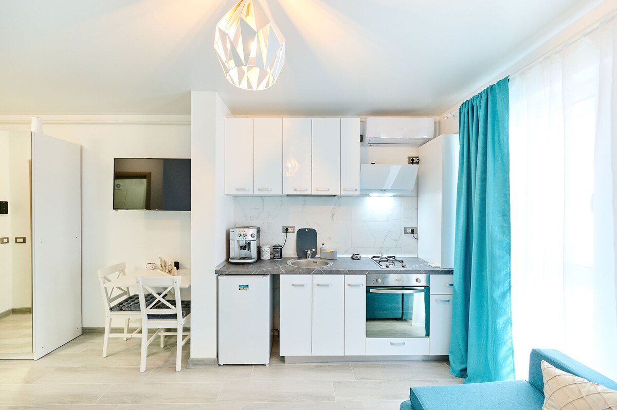 Blue wave Studio in Nord10 - pool n playground — Studio — închiriere de vacanță în Nord10 by Alezzi, Mamaia Nord, Constanța, România — fotografia 5 a proprietății | Aqua Vista Rentals