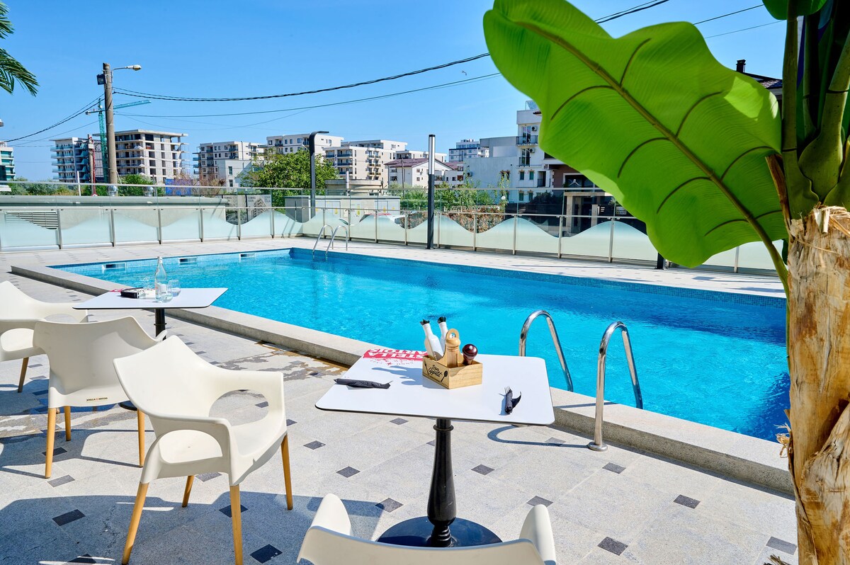 Filip's Apartment in Nord10 - pool & parking — Apartament — închiriere de vacanță în Nord10 by Alezzi, Mamaia Nord, Constanța, România — fotografia principală a proprietății | Aqua Vista Rentals