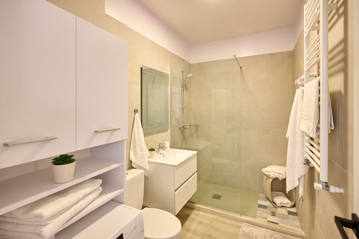 Sea Breeze Apartment in Infinity Beach Resort - parking — Apartament — închiriere de vacanță în Infinity Resort & SPA, Mamaia Nord, Constanța, România — fotografia 7 a proprietății | Aqua Vista Rentals