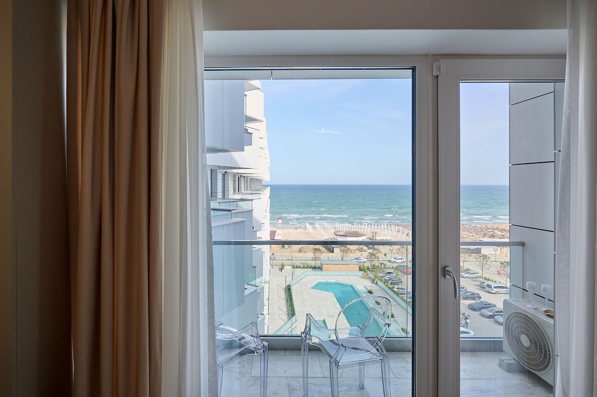 Seaview Luxury Studio in Infinity Beach Resort — Studio — închiriere de vacanță cu vedere la mare în Infinity Resort & SPA, Mamaia Nord, Constanța, România — fotografia principală a proprietății | Aqua Vista Rentals