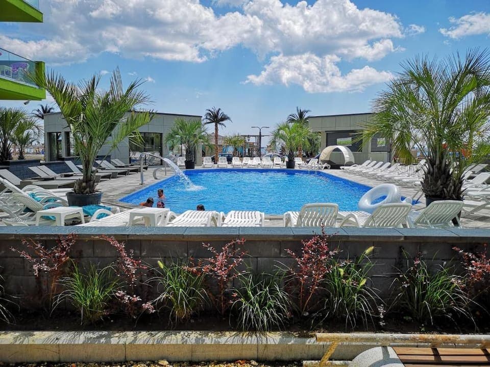 Midsummer Dream Studio — Studio — sea-view vacation rental at Alezzi Beach Resort, Mamaia Nord, Constanța, Romania — property photo 2 | Aqua Vista Rentals