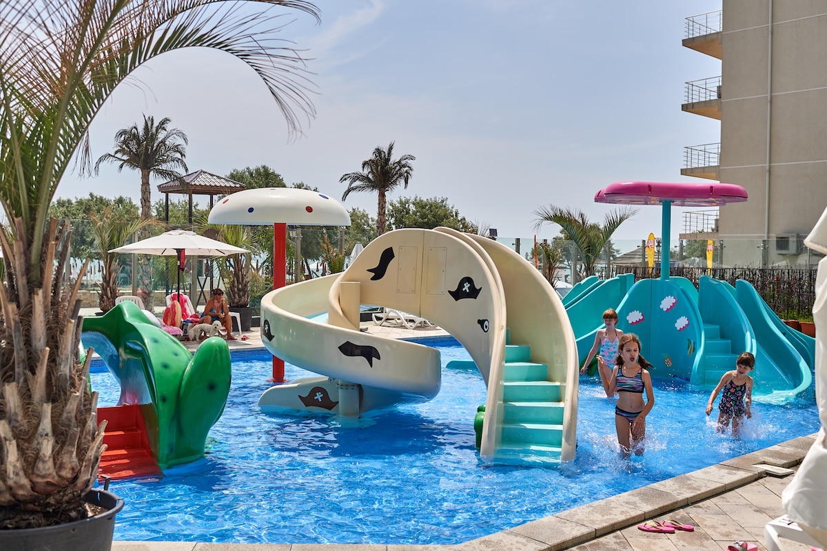 Top Floor Sea View Apartment Spa n Pools — Apartament — închiriere de vacanță cu vedere la mare în Alezzi Beach Resort, Mamaia Nord, Constanța, România — fotografia 7 a proprietății | Aqua Vista Rentals