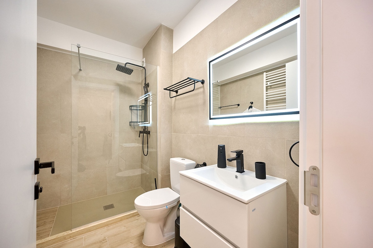 JAD Apartment in Infinity Beach Resort - parking — Apartament — închiriere de vacanță cu vedere la mare în Infinity Resort & SPA, Mamaia Nord, Constanța, România — fotografia 7 a proprietății | Aqua Vista Rentals