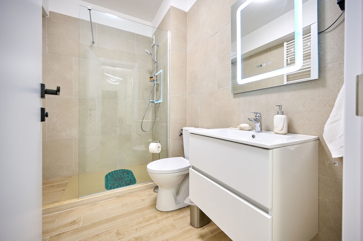 Star Apartment in Infinity Beach Resort - parking — Apartament — închiriere de vacanță în Infinity Resort & SPA, Mamaia Nord, Constanța, România — fotografia 6 a proprietății | Aqua Vista Rentals