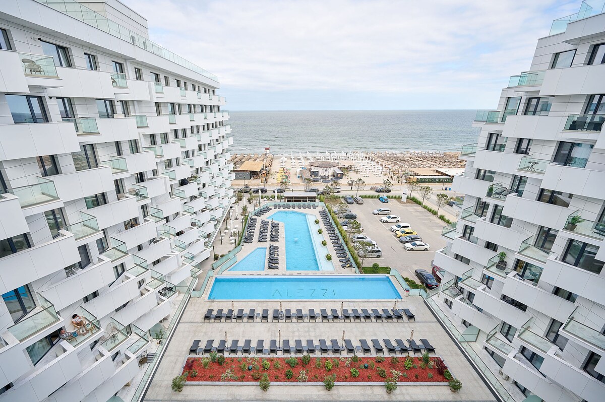 Cloud 9 Studio in Infinity Beach Resort — Studio — vacation rental at Infinity Resort & SPA, Mamaia Nord, Constanța, Romania — property photo 2 | Aqua Vista Rentals