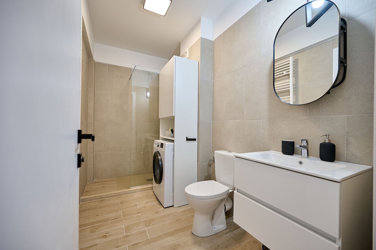 Cloud 9 Studio in Infinity Beach Resort — Studio — vacation rental at Infinity Resort & SPA, Mamaia Nord, Constanța, Romania — property photo 8 | Aqua Vista Rentals