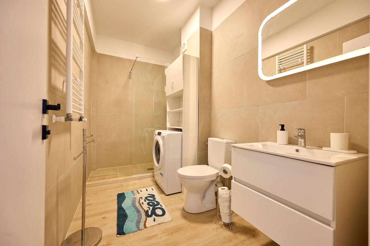Sea-esta Studio in Infinity Beach Resort — Studio — sea-view vacation rental at Infinity Resort & SPA, Mamaia Nord, Constanța, Romania — property photo 7 | Aqua Vista Rentals