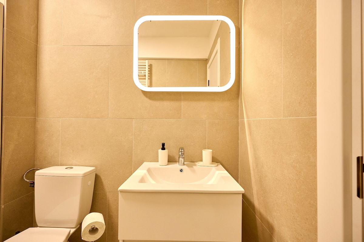 Sea-esta Studio in Infinity Beach Resort — Studio — sea-view vacation rental at Infinity Resort & SPA, Mamaia Nord, Constanța, Romania — property photo 8 | Aqua Vista Rentals